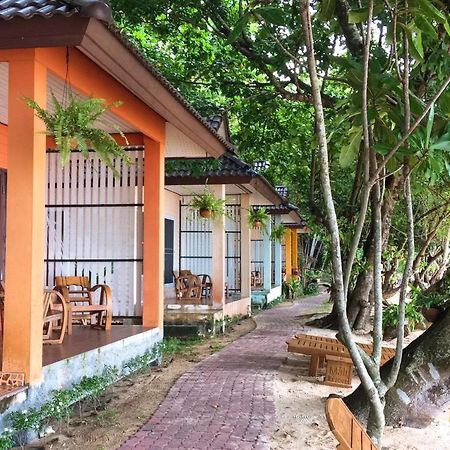 Отель Paradise Beachfront Bungalows Крадан Экстерьер фото